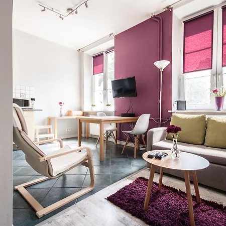 Elegant Promenade Apartment Warschau
