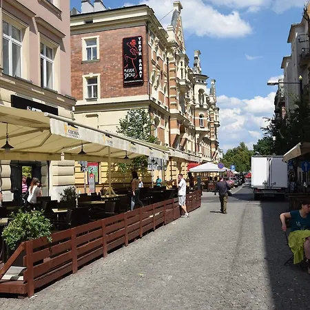 Elegant Promenade * Varšava